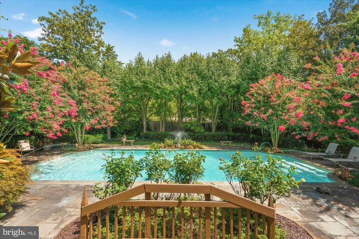 Property Photo: 7200 Ludwood Court VA 22306