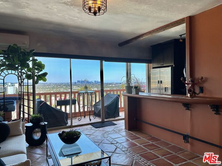 Property Photo:  999 N Doheny Dr, Unit 708  CA 90069 
