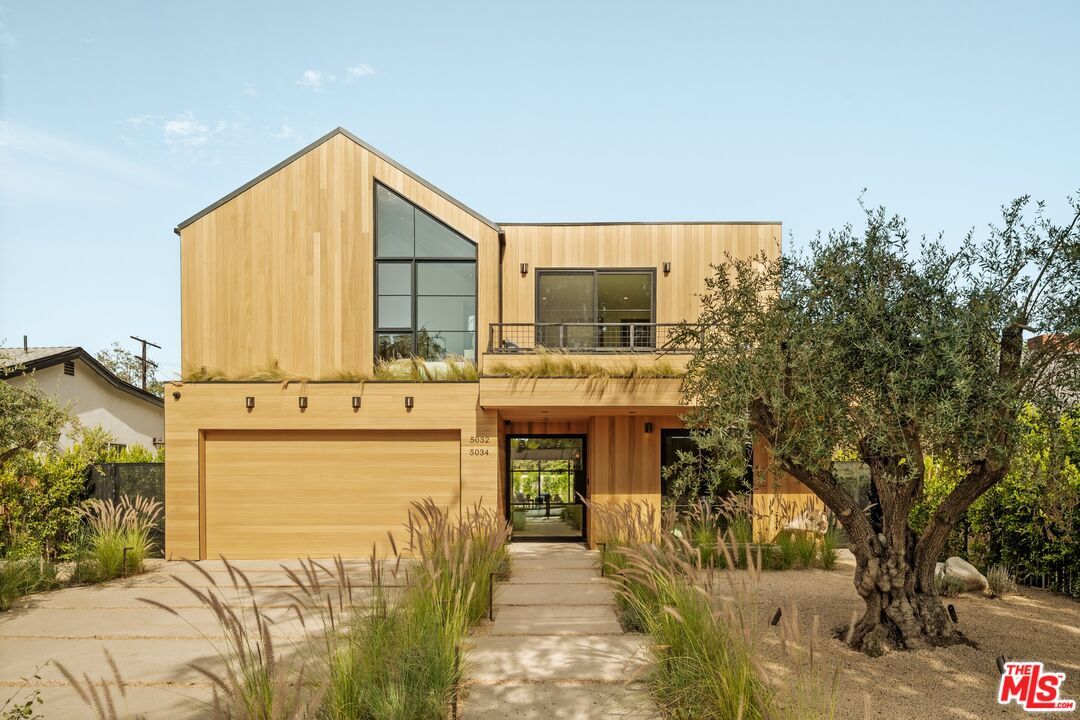 Property Photo:  5034 Varna Ave  CA 91423 