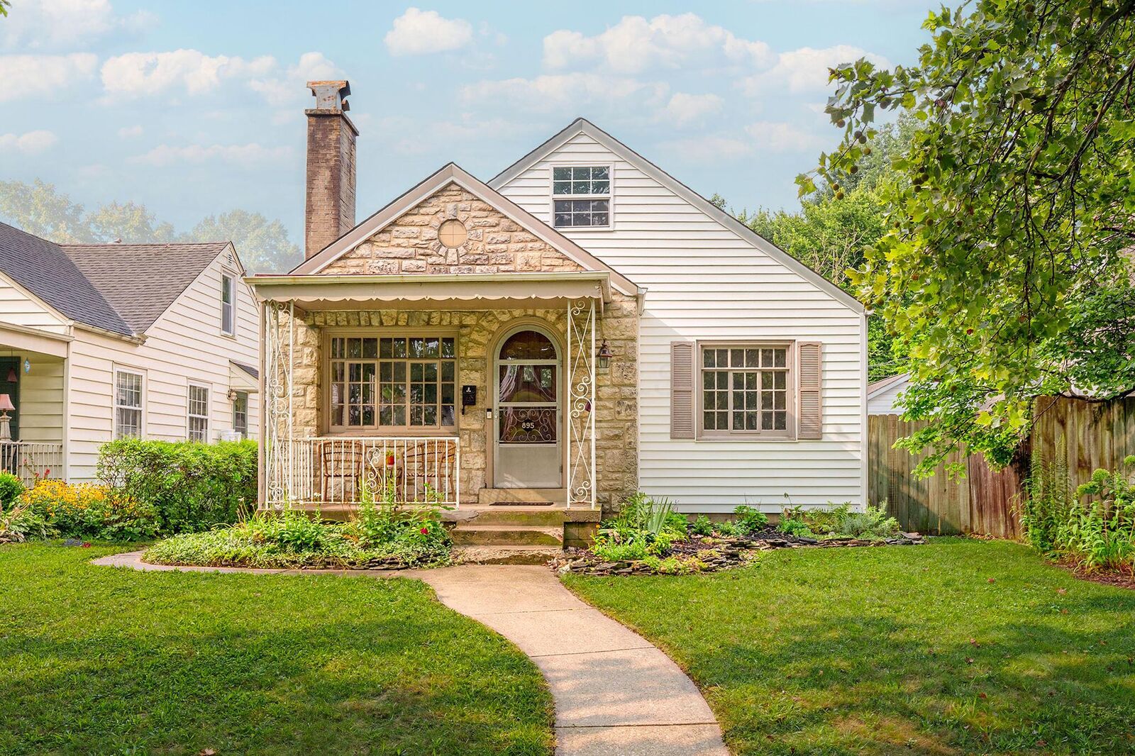 Property Photo: 895 Chelsea Avenue OH 43209