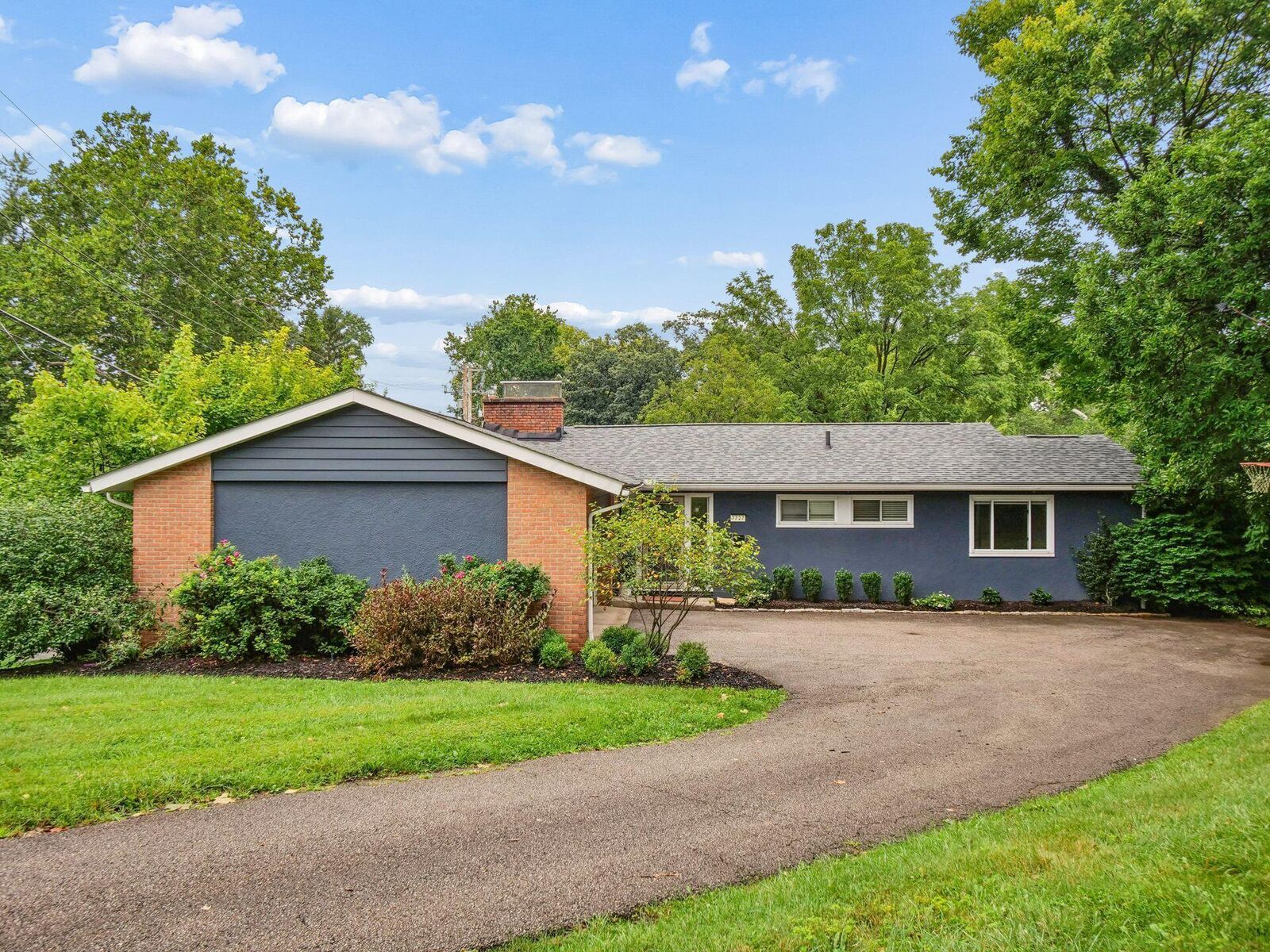 Property Photo: 3727 Sunset Drive OH 43221