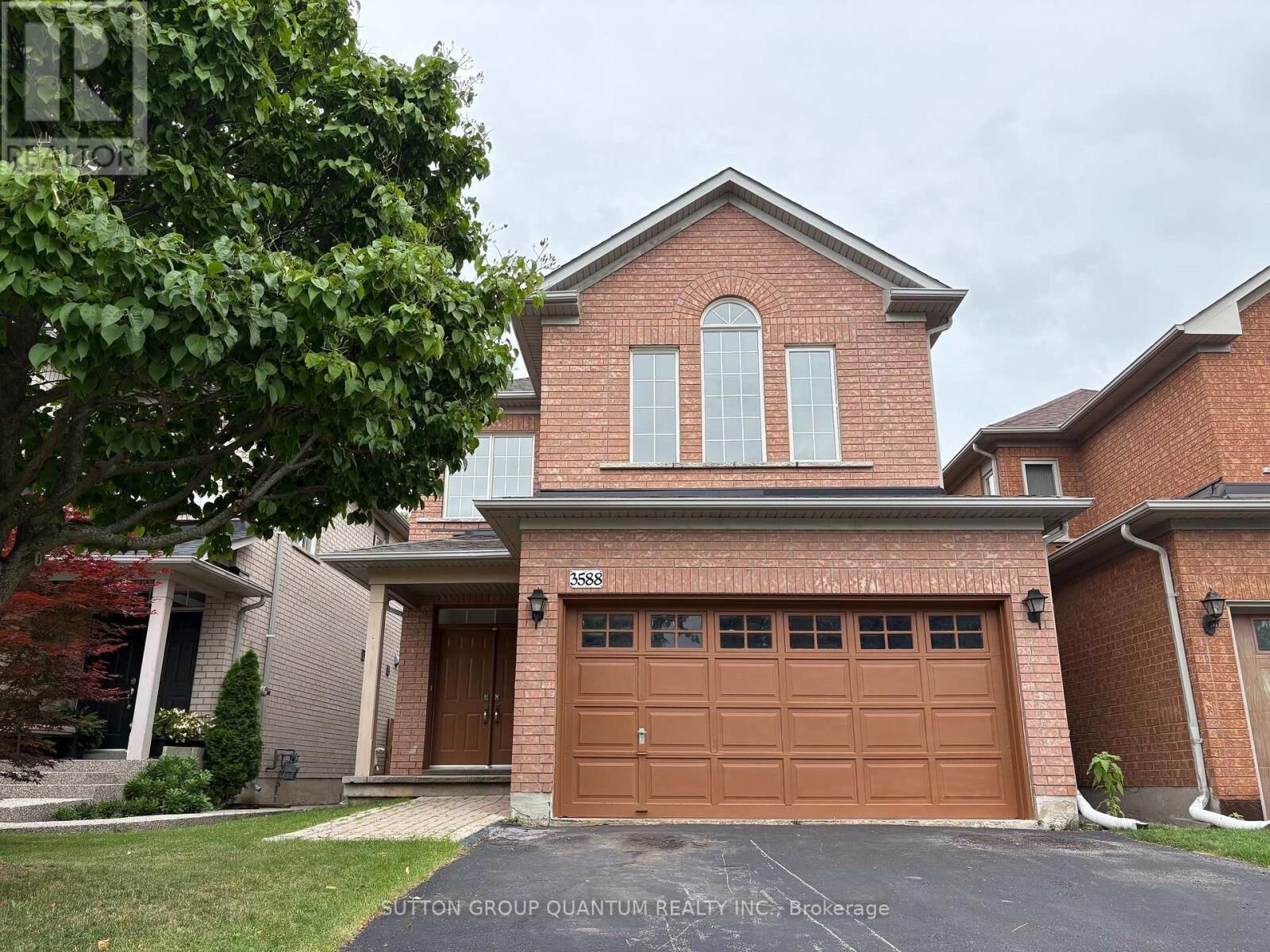 Property Photo: 3588 Rainpark Court ON L5M 6X6
