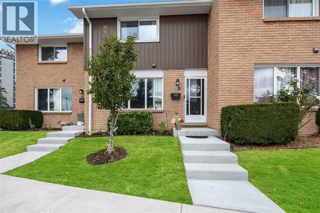 Property Photo:  82 Finch Drive 31  ON N7S 4T8 