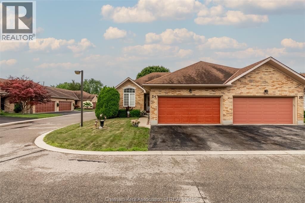 Property Photo:  154 Semenyn Avenue 24  ON N7L 3S1 