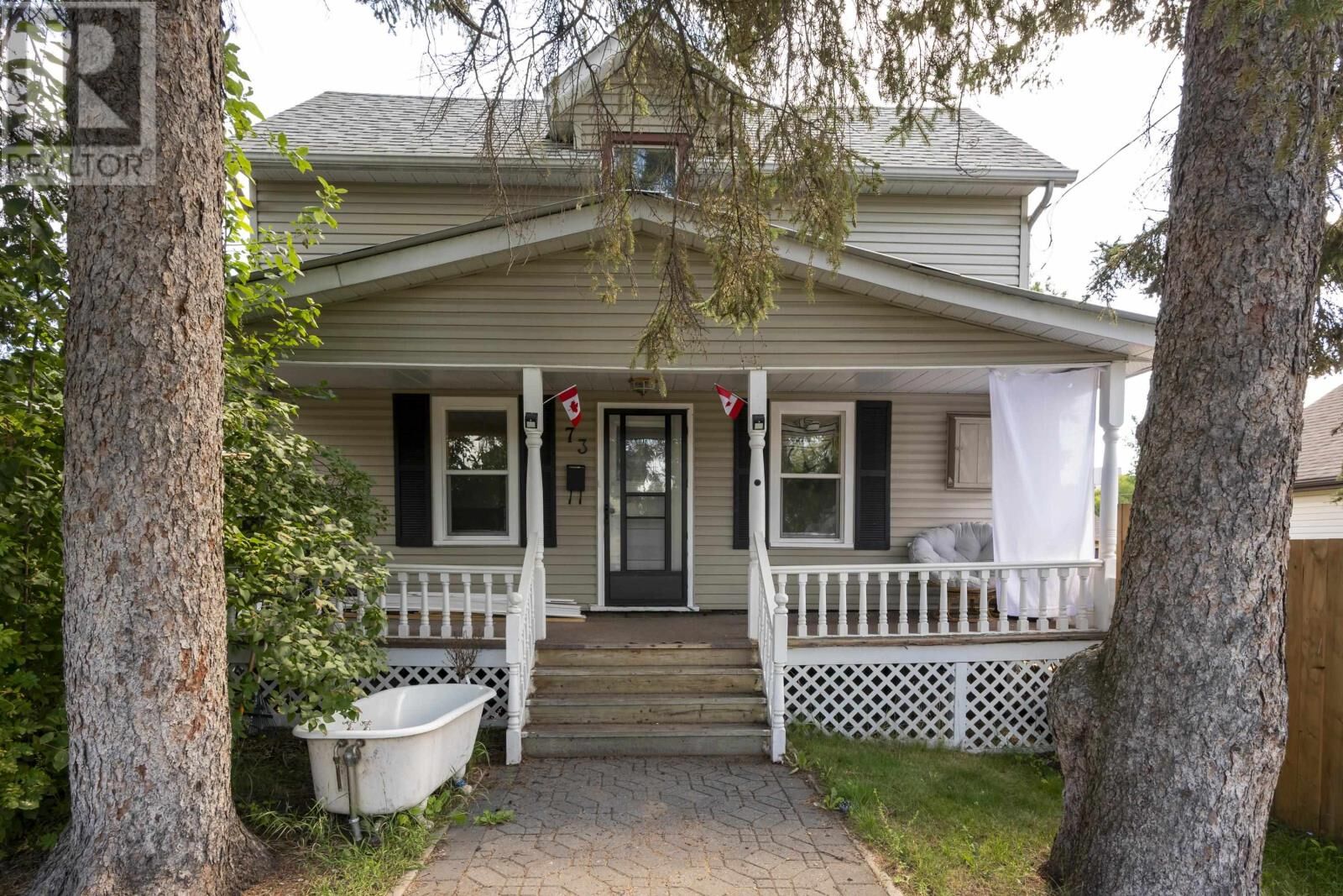 Property Photo: 73 Empress Ave N ON P7A 6C2