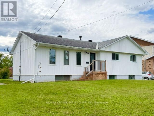 Property Photo: 4 Niagara Street ON P5N 2B8