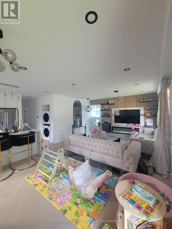 Property Photo: 1 Huron Court ON L4G 2X7