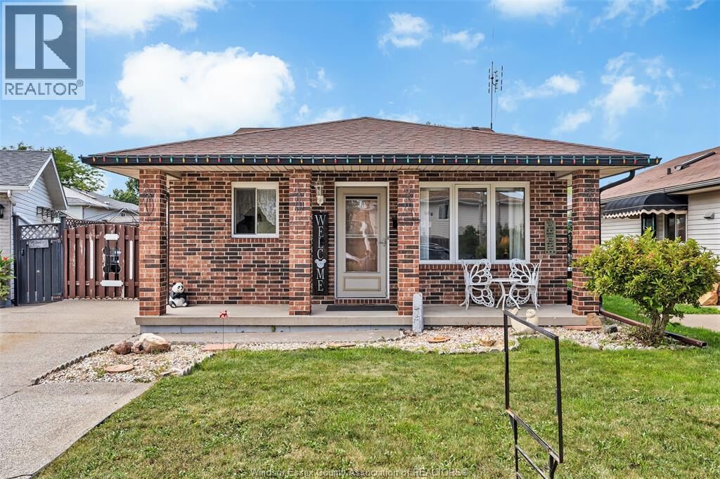 Property Photo: 3269 Candlewood Crescent ON N8W 5M8