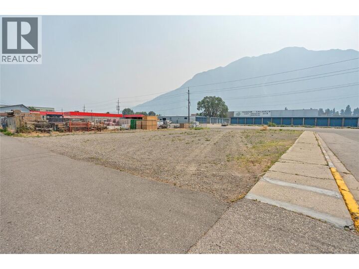 Property Photo:  604 Veterans Avenue  BC V0X 1N0 