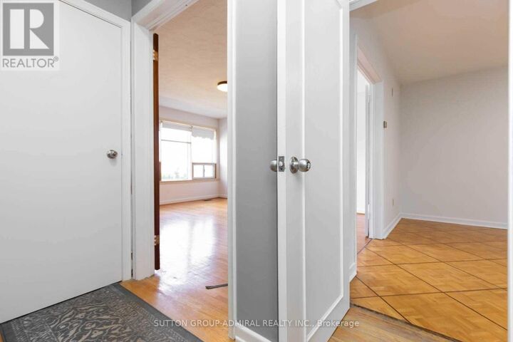 Property Photo:  17 Pamille Place  ON M6M 3A9 