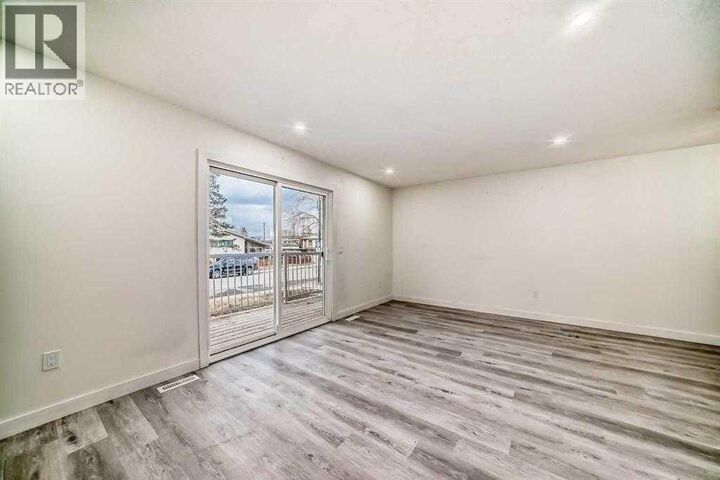 Property Photo:  2008 41 Street Southeast  AB T2B 1C6 