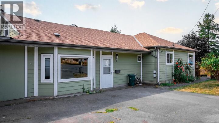 Property Photo: 9 Camden Avenue BC V8Z 1P6