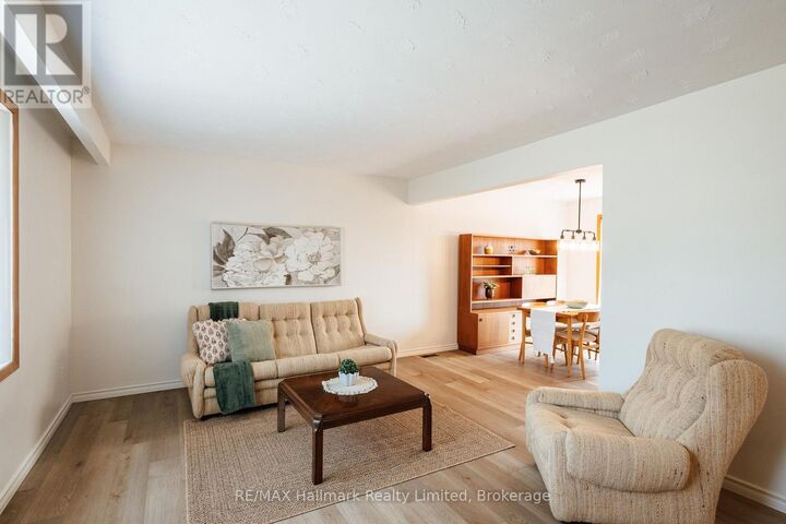 Property Photo: 117 Old Country Drive ON N2E 1S4