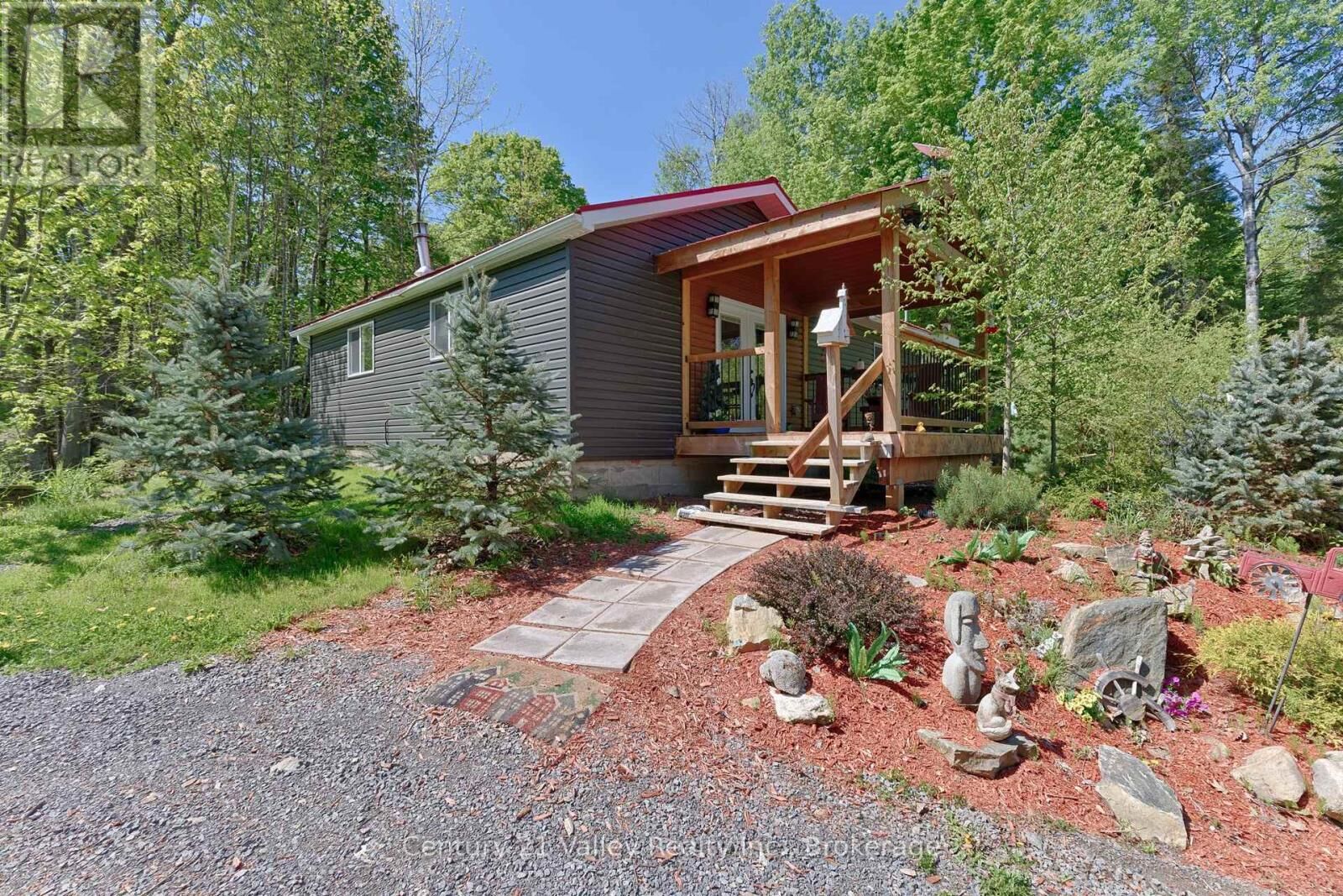 Property Photo: 593 Inglis Road ON K7V 3Z9