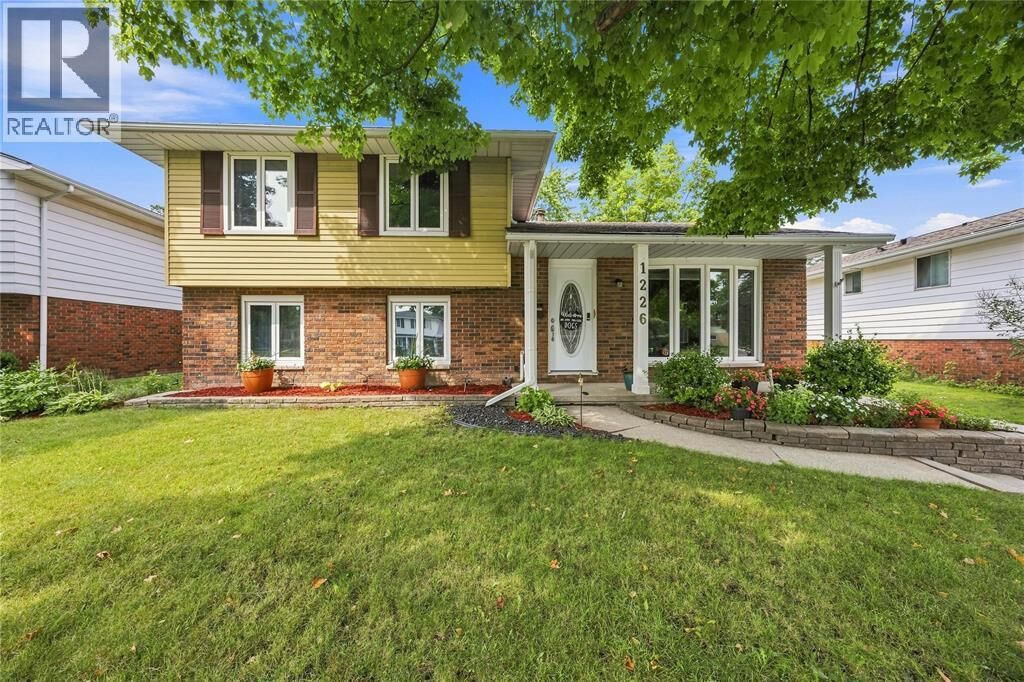 Property Photo: 1226 Wiltshire Drive ON N7S 3W2