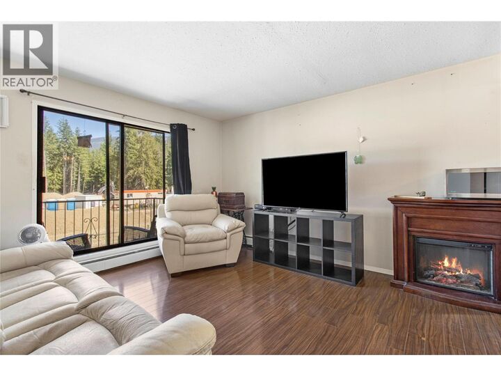 Property Photo: 409 Main Street 204 BC V0E 2V0