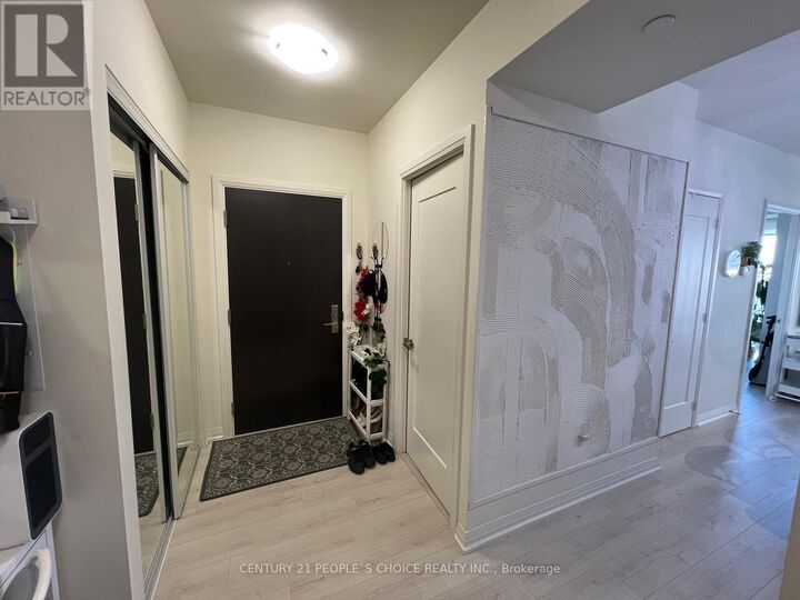 Property Photo:  9000 Jane Street 925  ON L4K 0M6 