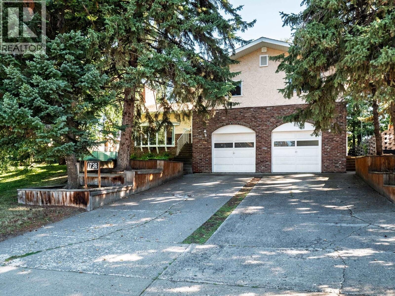 Property Photo:  1736 Pearson Avenue  BC V2L 4K8 