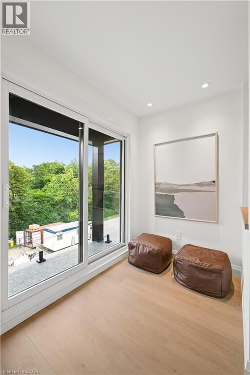 Property Photo:  563 North Wellington Street 3  ON N2H 5L6 