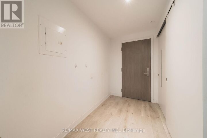 Property Photo: 161 Roehampton Avenue 331 ON M4P 0C8