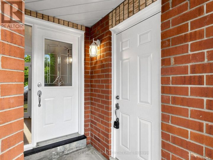 Property Photo: 72 Dunsmore Crescent ON L4C 0C5