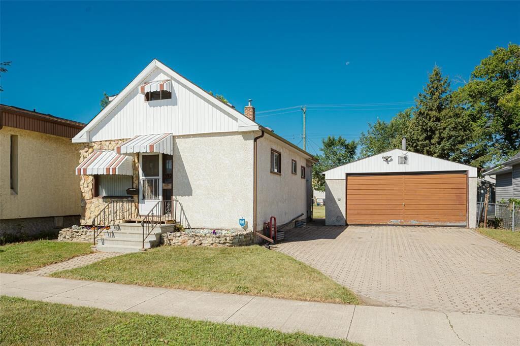 Property Photo: 392 Queen Street MB R3J 1L1
