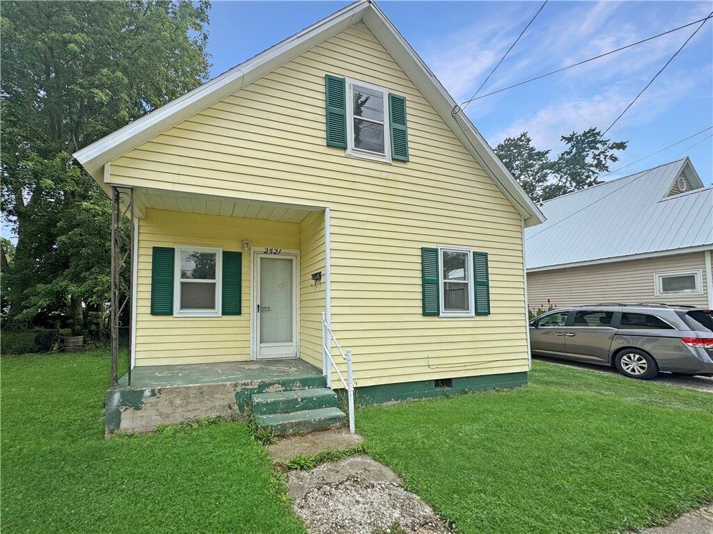 Property Photo:  2521 Commercial Avenue  IL 61938 