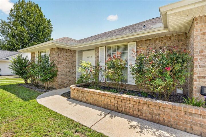 Property Photo:  5197 Whitehurst Lane  FL 32536 