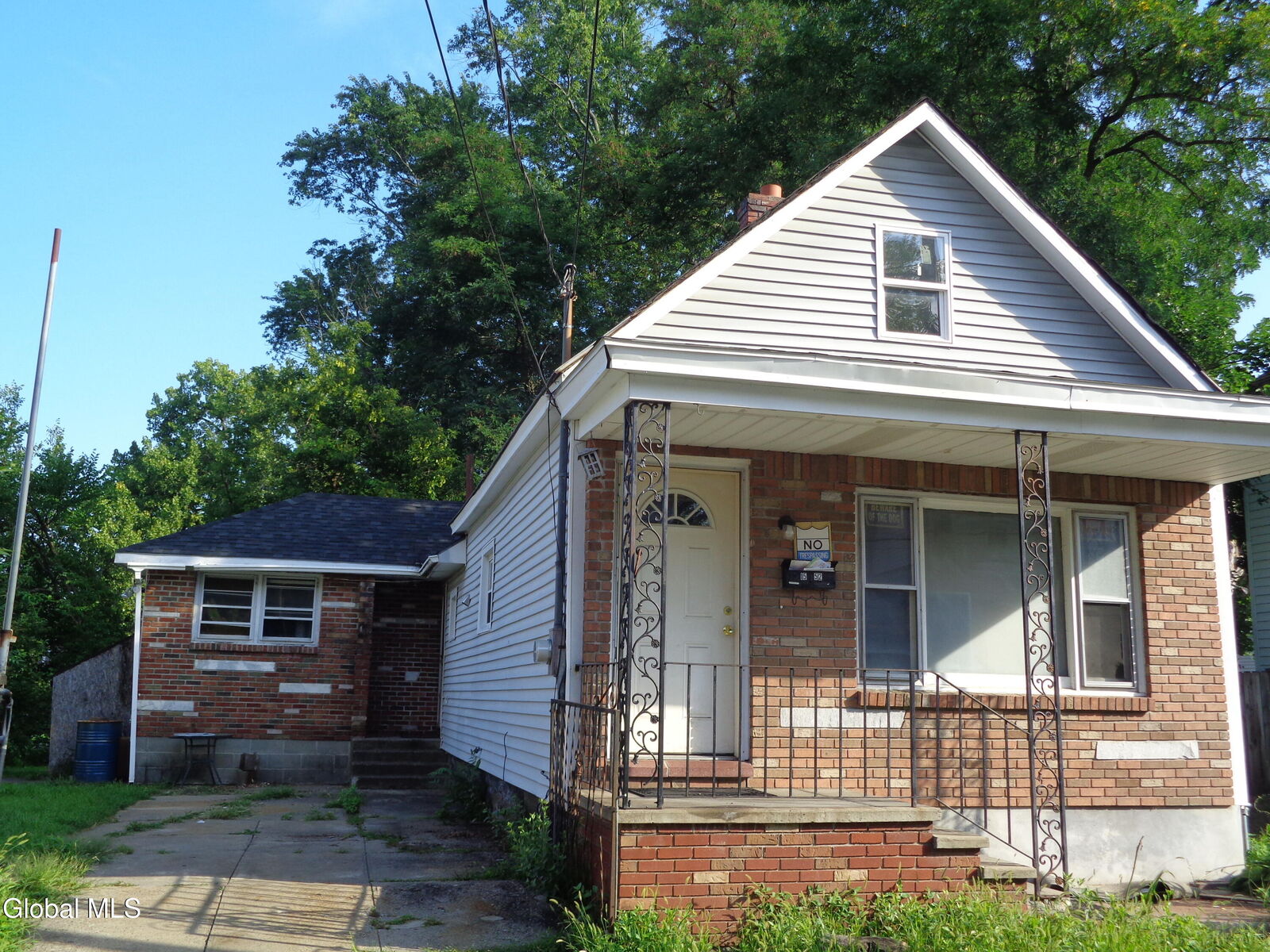 Property Photo: 1552 4th Avenue NY 12303
