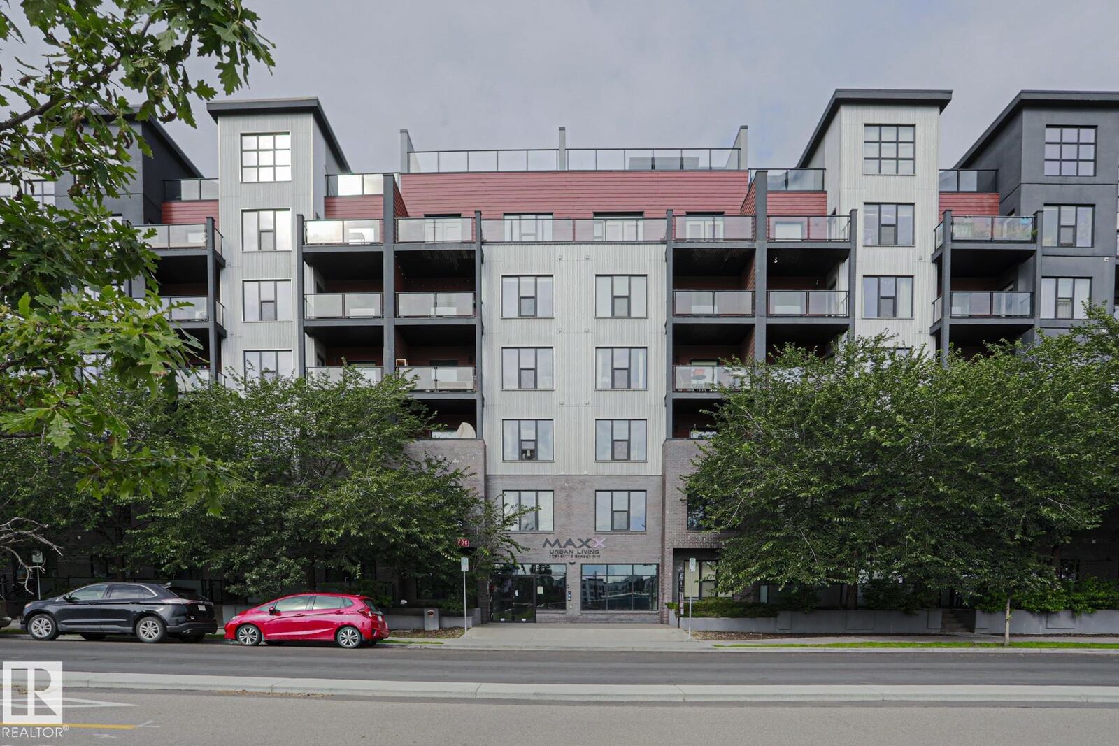 Property Photo: 10518 113 Street NW 607 AB T5H 0C6