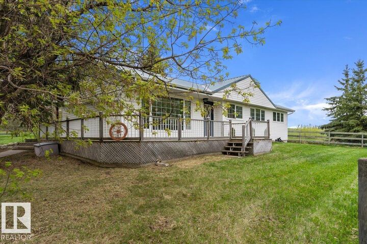 Property Photo:  20511 Twp Rd 502  AB T0B 4J2 