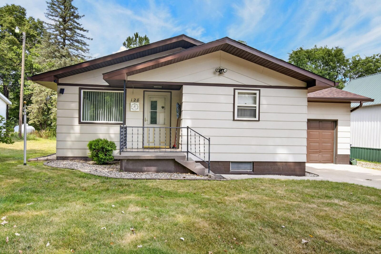 Property Photo:  128 Bluff Street  ND 58033 