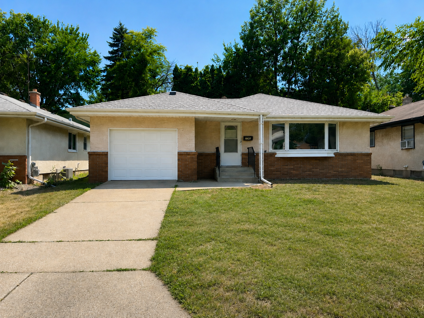 Property Photo: 1600 Suburban Avenue MN 55106