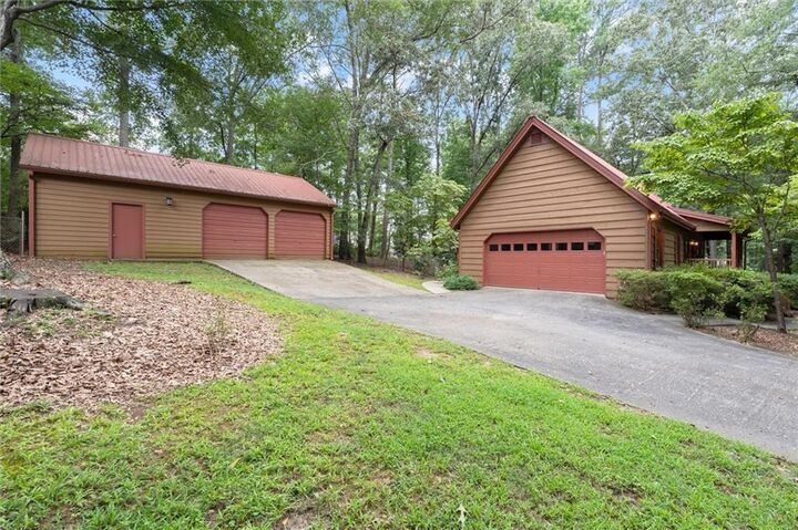 Property Photo: 2932 Village Drive GA 30062