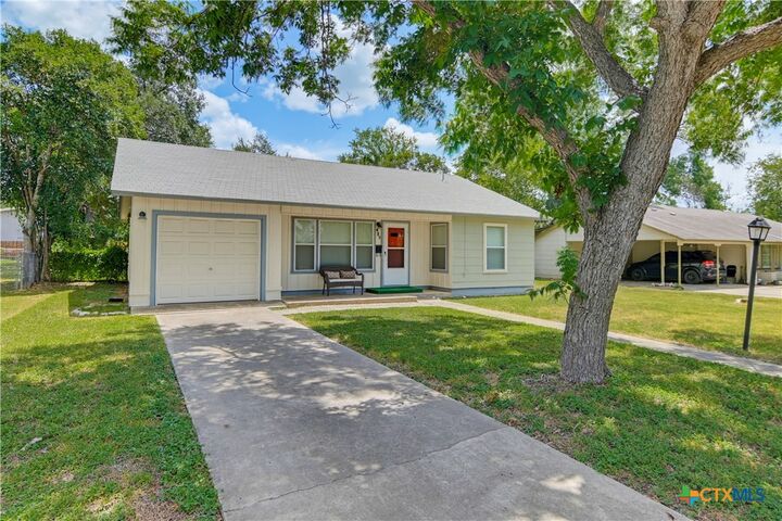 Property Photo: 437 Wallace Street TX 78155