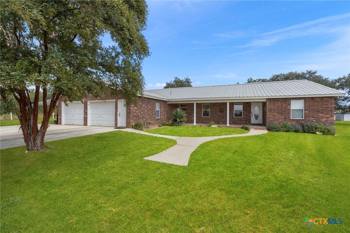 Property Photo: 172 Meadow Lake Drive TX 78155
