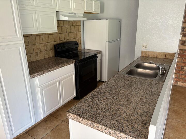 Property Photo: 4924 N Holt 103 CA 93705