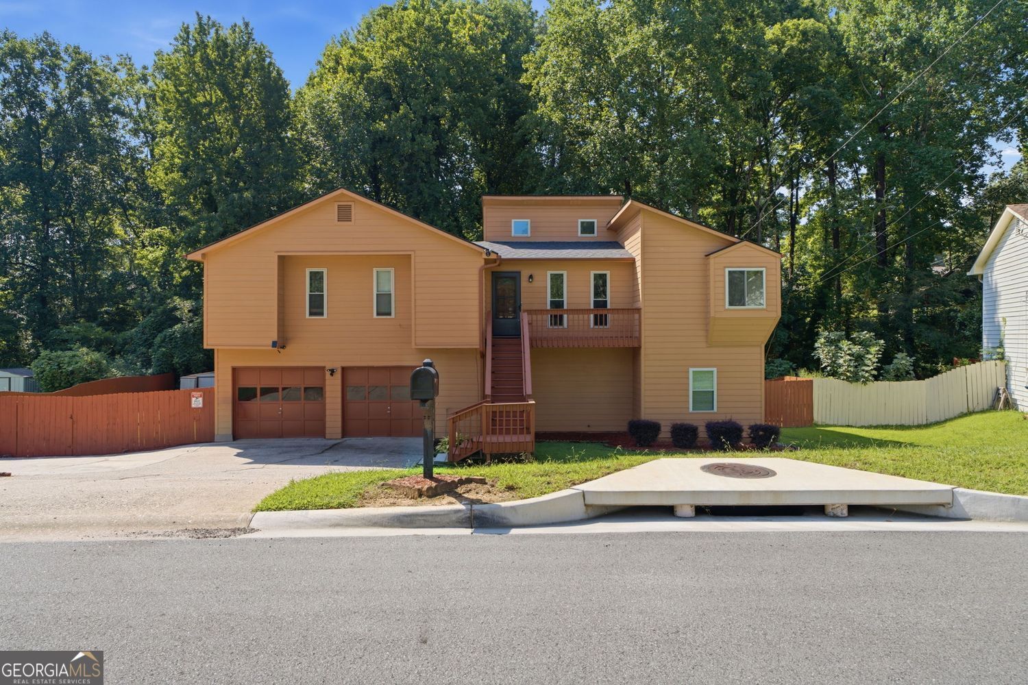 Property Photo: 2890 Creekwood Lane NW GA 30044