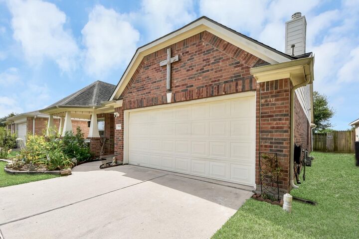 Property Photo: 21615 Britton Hill Way TX 77449