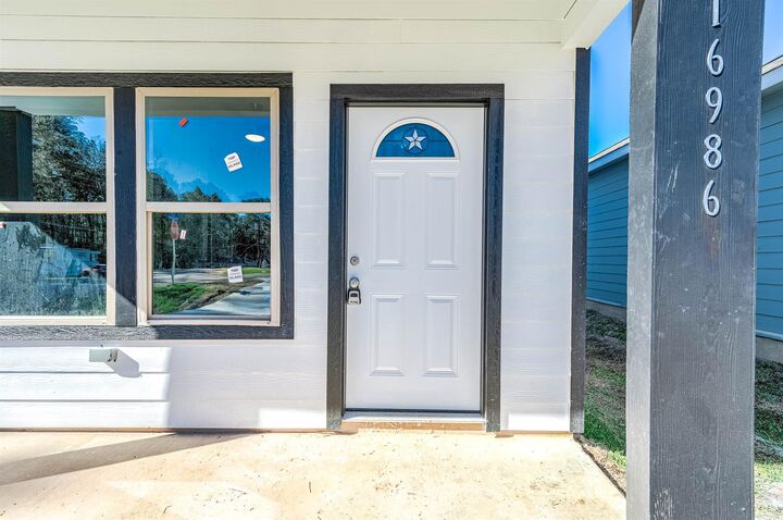 Property Photo: 16986 W Hammon TX 77316