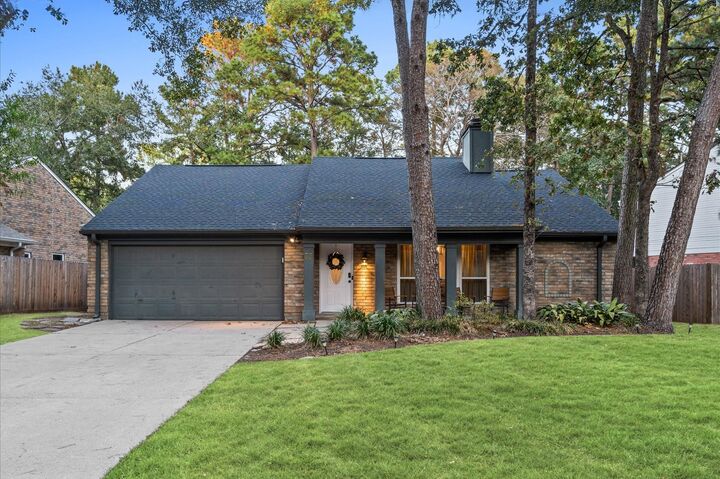 Property Photo: 39 Still Corner Place TX 77381