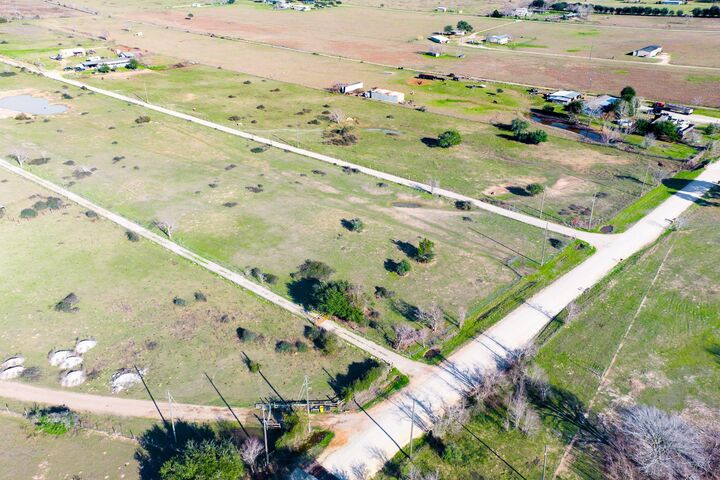 Property Photo:  682 Schultz Road S  TX 77474 