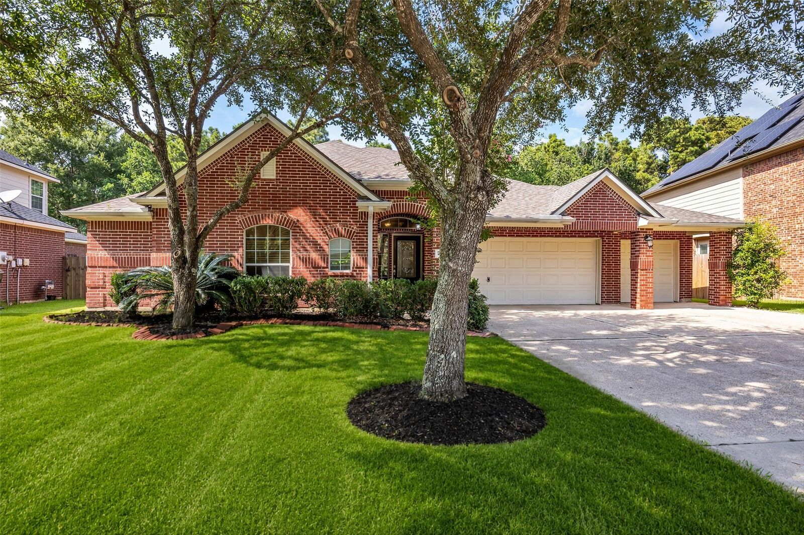 Property Photo: 12807 Winding Manor Drive TX 77044