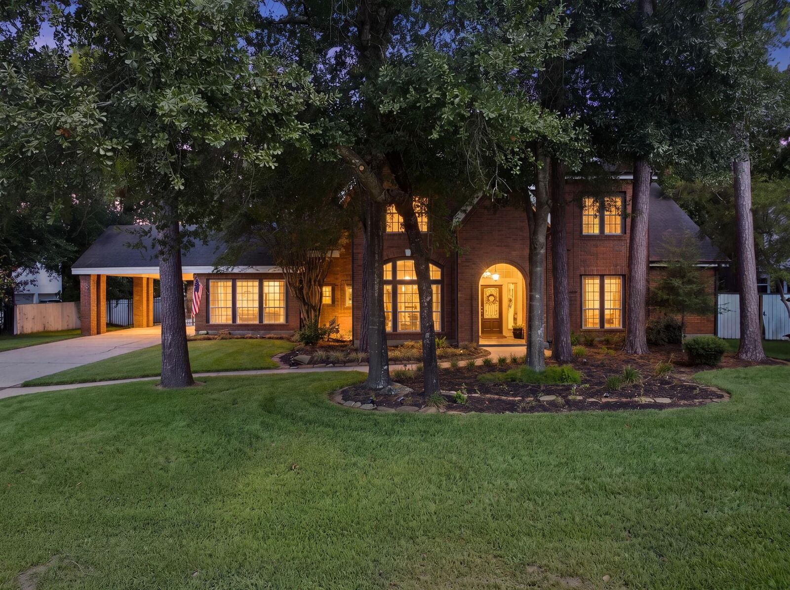 Property Photo: 23 S Brokenfern Drive TX 77380