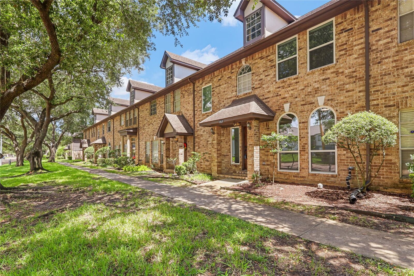 Property Photo: 2118 Gemini Street TX 77058