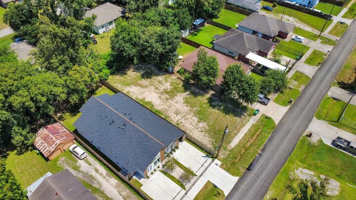 Property Photo: 8113 Hamlet Street TX 77078