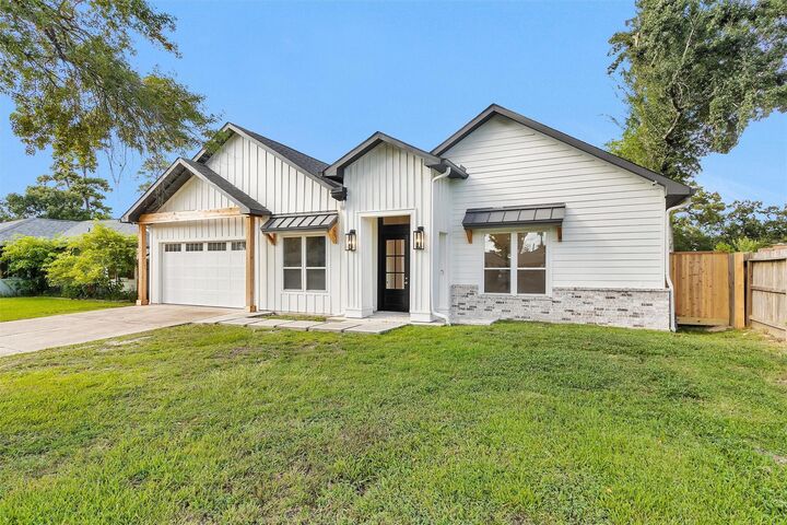 Property Photo:  1806 De Milo Drive  TX 77018 