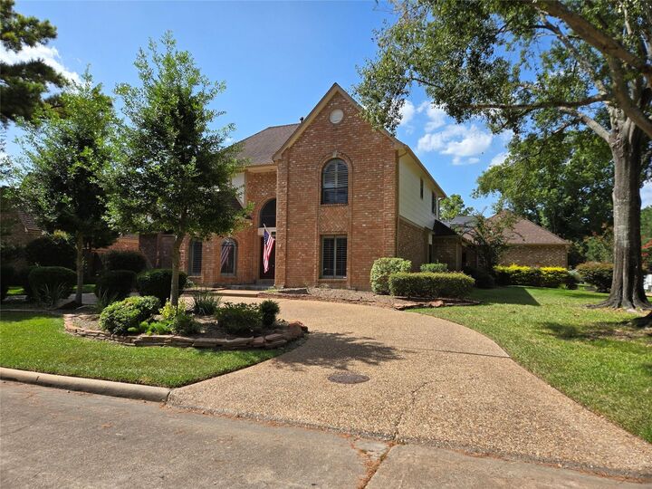 Property Photo: 18302 Longmoor Drive TX 77084