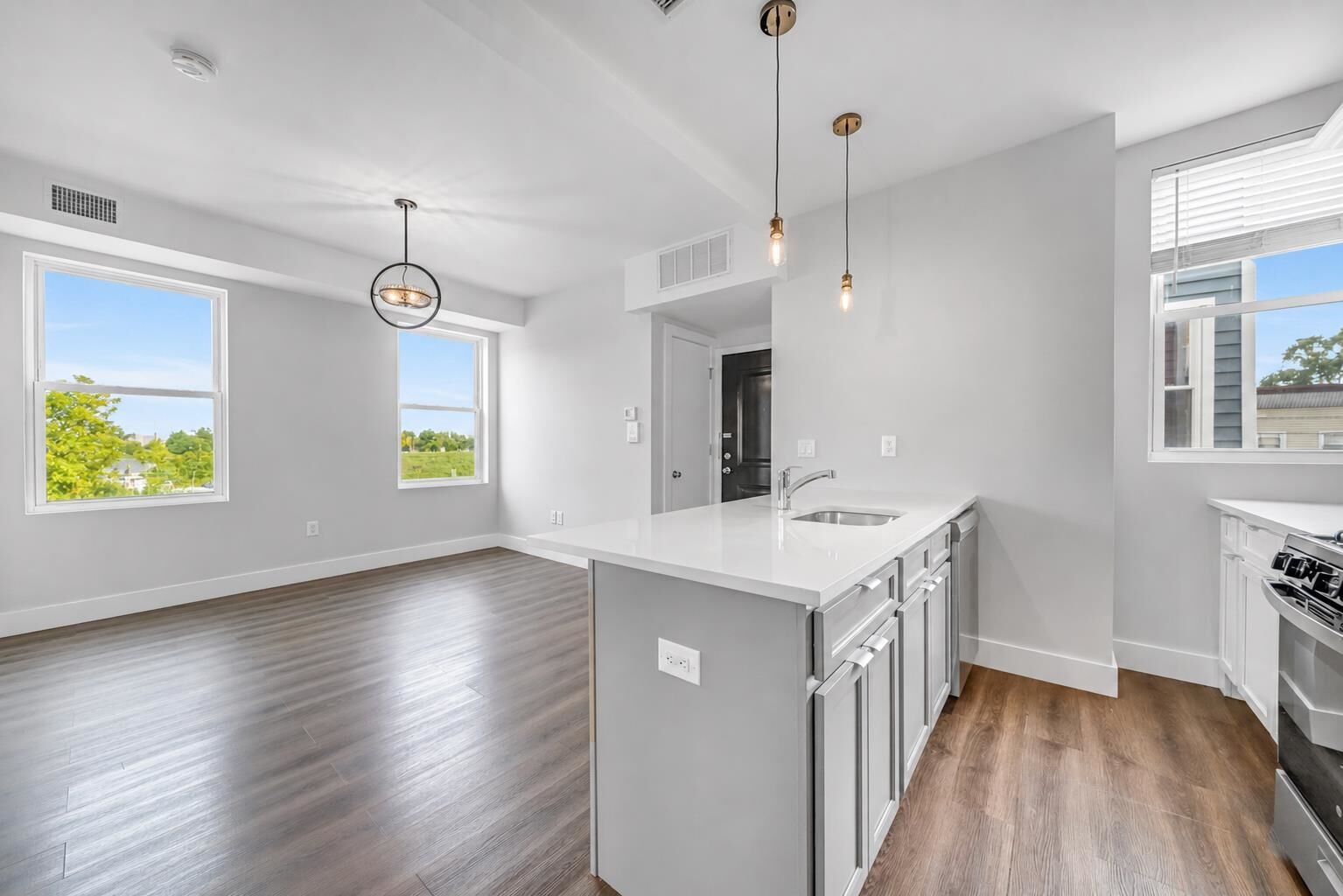 Property Photo: 91 East 21st St 5 NJ 07002