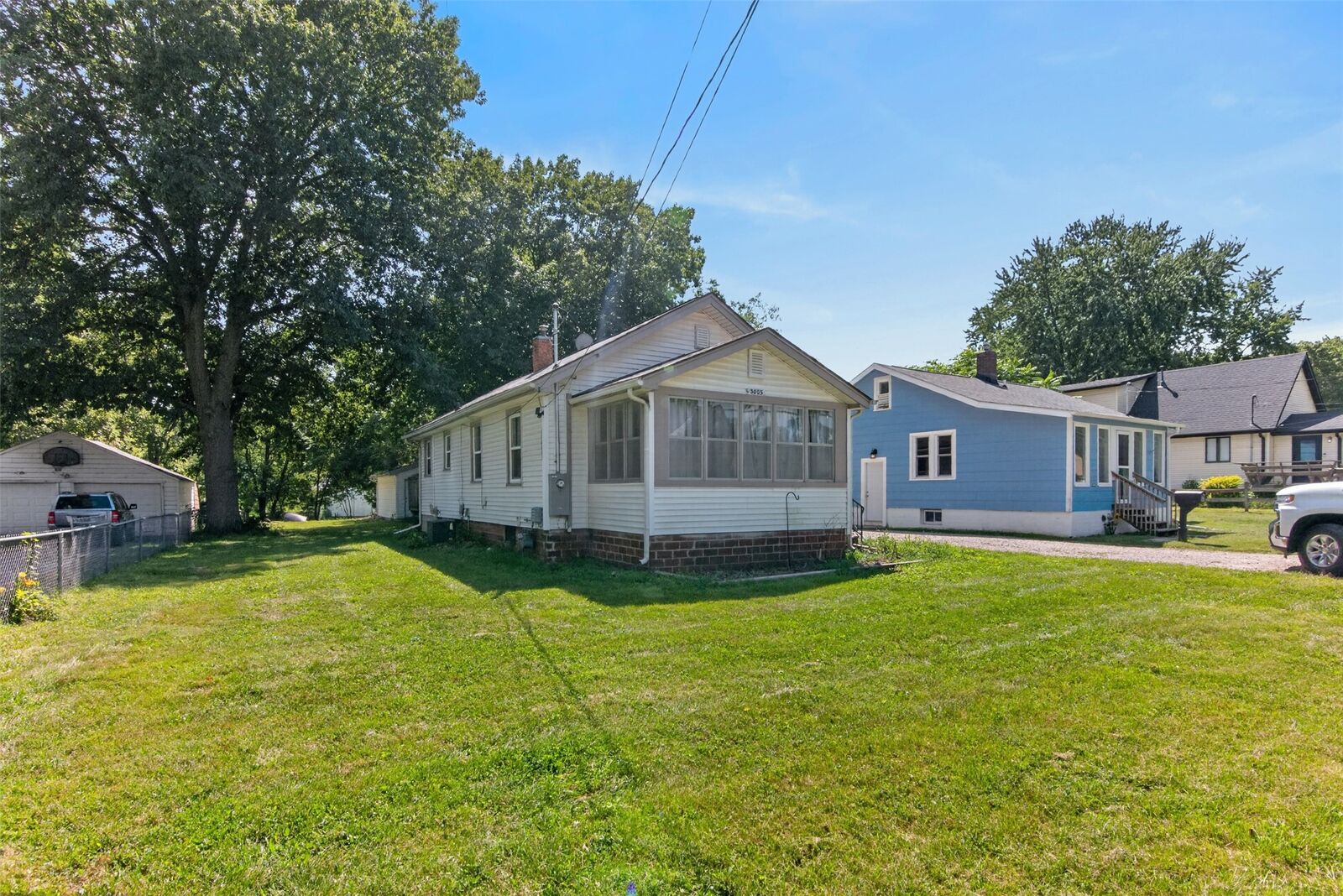 Property Photo: 3005 E Ovid Avenue IA 50317